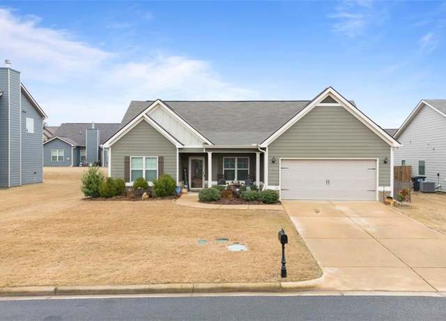 Property at 2705 Heather Pl, Opelika, AL 36804, 3 beds, 2 baths