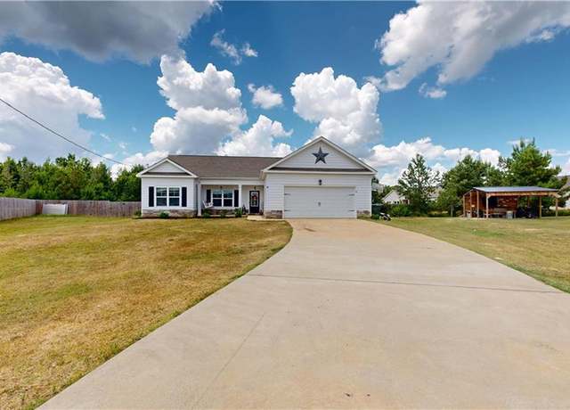 Property at 4 Pimlico Dr, Fort Mitchell, AL 36856, 4 beds, 2 baths