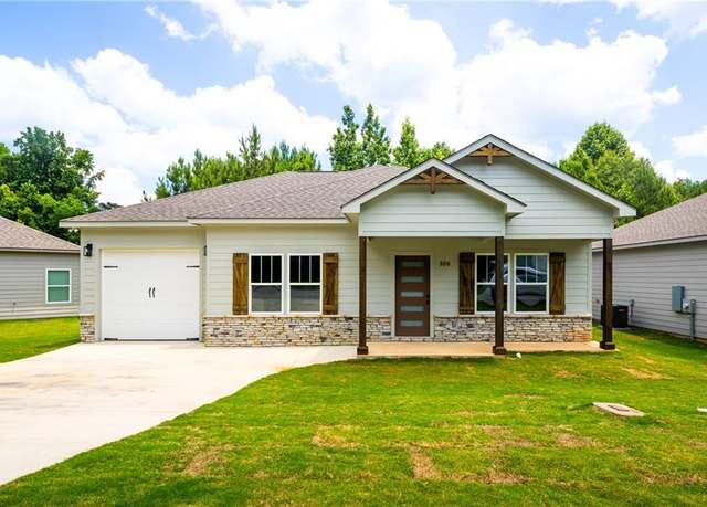 Property at 308 21st Ave, Phenix City, AL 36869, 3 beds, 2 baths