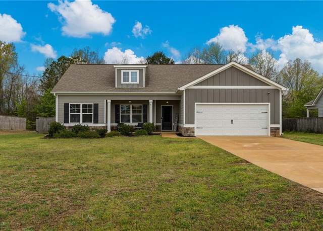 Property at 8 Belmont Dr, Fort Mitchell, AL 36856, 4 beds, 2 baths