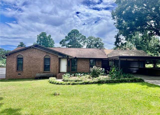 Property at 3 Florida Dr, Phenix City, AL 36869, 3 beds, 2 baths