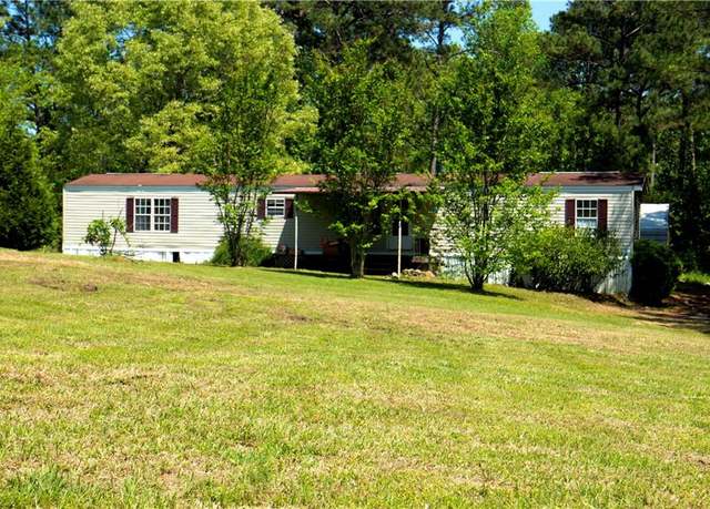 Property at 1 Pinecrest Ct, Seale, AL 36875, 3 beds, 2 baths