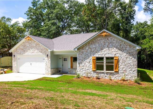 Property at 3009 22nd Ave, Phenix City, AL 36867, 3 beds, 2 baths