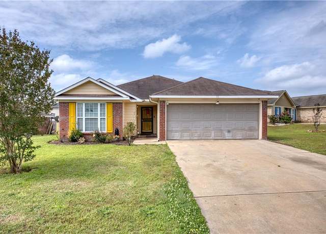 Property at 49 Brentwood Dr, Phenix City, AL 36869, 3 beds, 2 baths
