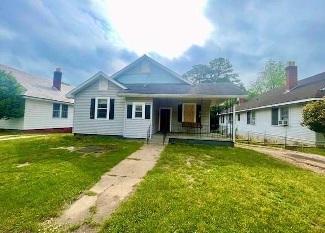 Property at 405 S 8th Ave, Lanett, AL 36863, 3 beds, 2 baths