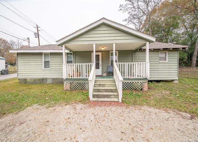 Property at 918 16th St, Phenix City, AL 36867, 3 beds, 1 bath