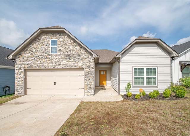 Property at 32 Vineyard Dr, Phenix City, AL 36869, 3 beds, 2 baths