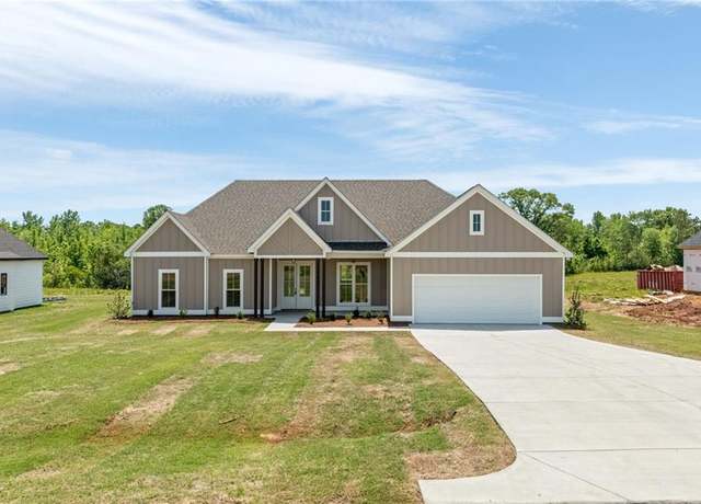 Property at 1108 30th St, Valley, AL 36854, 4 beds, 2 baths