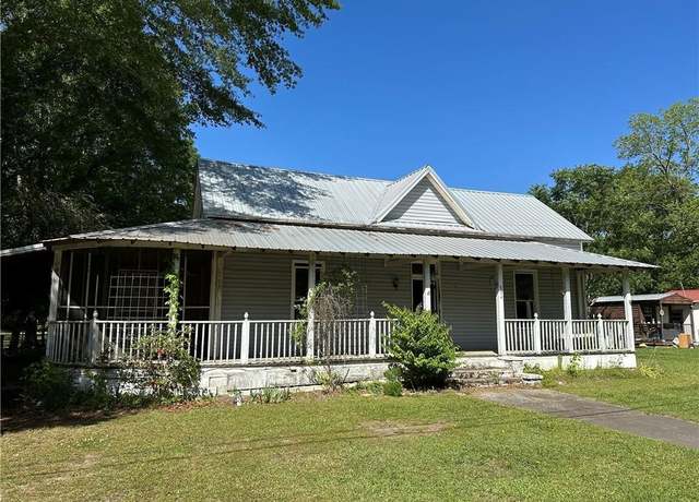 Property at 804 Main St, Hurtsboro, AL 36860, 4 beds, 2 baths