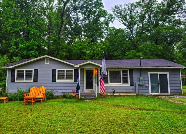 Property at 200 Cynthia Dr, Smiths Station, AL 36877, 4 beds, 1.5 baths