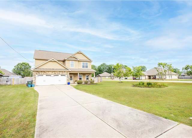 Property at 2 Buckeye Ct, Fort Mitchell, AL 36856, 4 beds, 2.5 baths