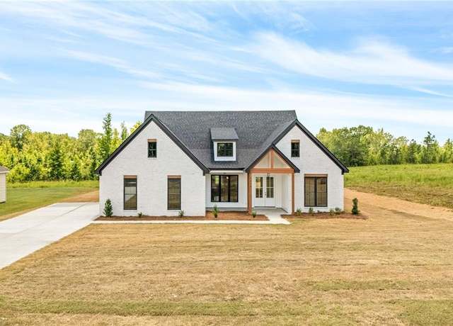 Property at 1110 30th St, Valley, AL 36854, 3 beds, 2 baths