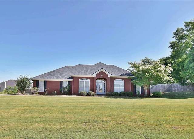 Property at 4 Jacob Dr, Phenix City, AL 36869, 3 beds, 2 baths