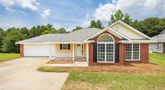 Photo of 12 Redwood Dr, Phenix City, AL 36869