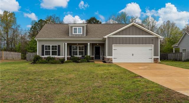 Photo of 8 Belmont Dr, Fort Mitchell, AL 36856