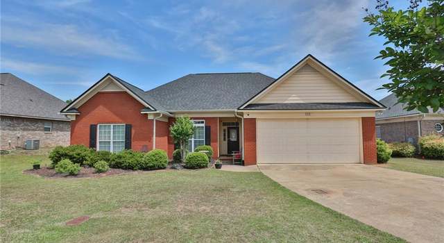 Photo of 111 Boulder Creek Dr, Smiths Station, AL 36877