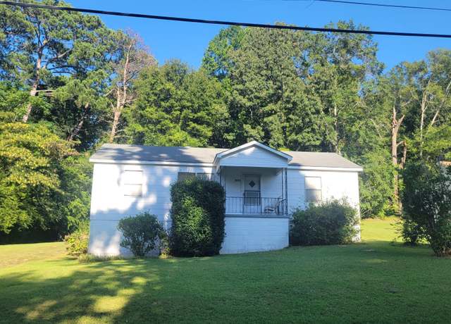 Property at 939 Bishop St, Alexander City, AL 35010, 2 beds, 1 bath