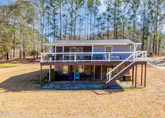 Property at 32 Dennis Creek Cir, Jacksons Gap, AL 36861, 3 beds, 2 baths
