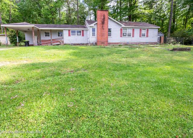 Property at 17 Montgomery Ave, Sylacauga, AL 35150, 2 beds, 2 baths