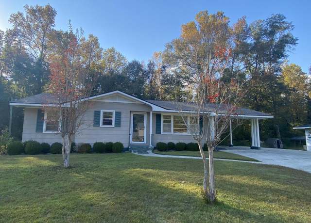 Property at 189 Windsor Dr, Alexander City, AL 35010, 3 beds, 2 baths