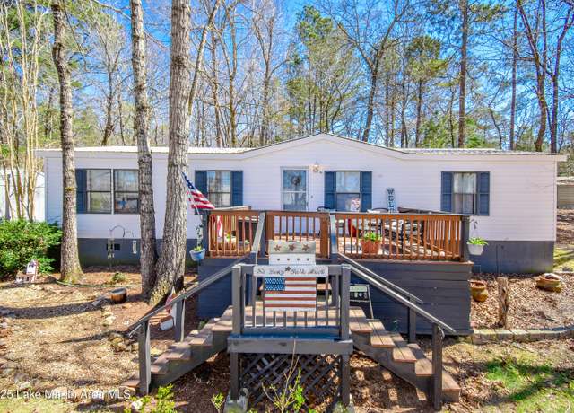 Property at 187 S Holiday Dr, Dadeville, AL 36853, 3 beds, 2 baths