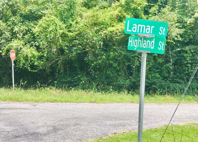 Property at 880 Lamar St, Alexander City, AL 35010