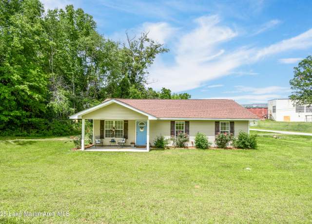 Property at 577 Iris Ave, Alexander City, AL 35010, 3 beds, 2 baths