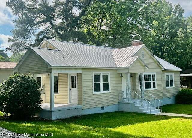 Property at 153 Brewer St, Dadeville, AL 36853, 3 beds, 1 bath