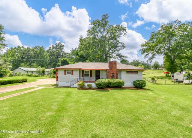 Property at 640 Glenwood Rd, Alexander City, AL 35010, 3 beds, 2 baths