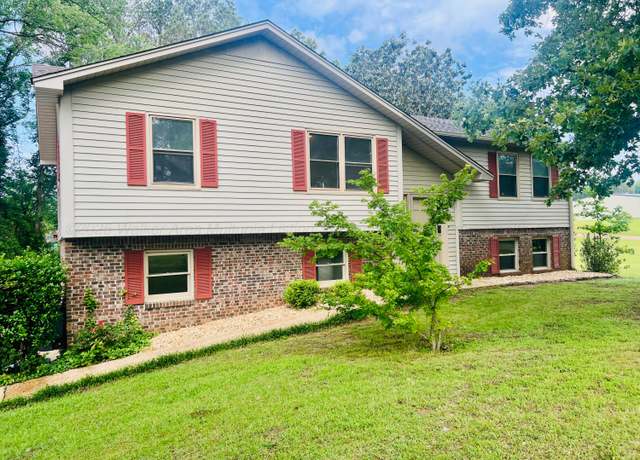 Property at 1945 NW Academy Dr, Fayette, AL 35555, 4 beds, 3 baths