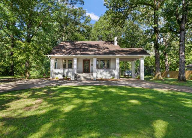 Property at 1109 S 6th Ave, Jasper, AL 35501, 4 beds, 3 baths