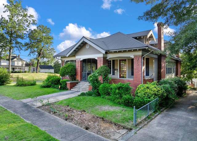 Property at 1206 7th Ave, Jasper, AL 35501, 5 beds, 3 baths