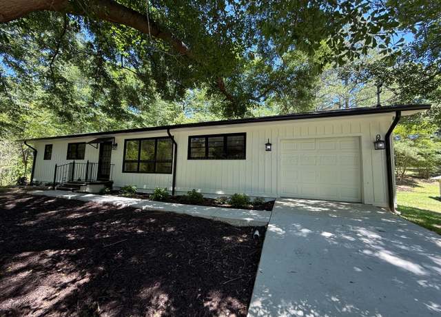 Property at 2301 E 20th Ave, Jasper, AL 35501, 3 beds, 1 bath