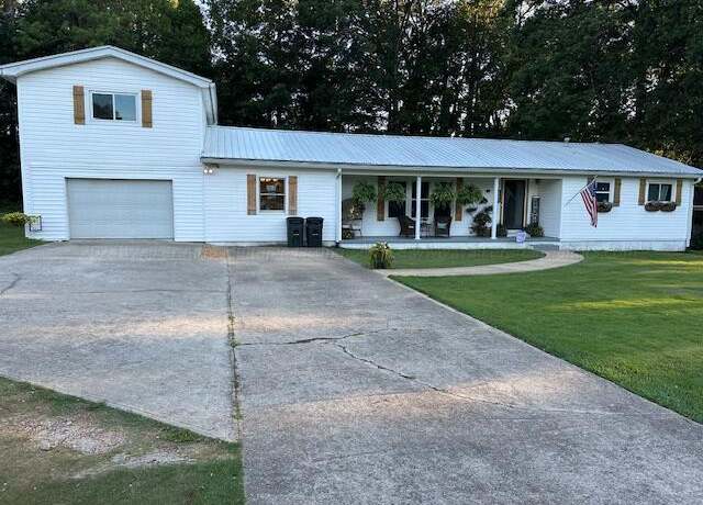 Property at 1807 30th St, Haleyville, AL 35565, 5 beds, 3 baths