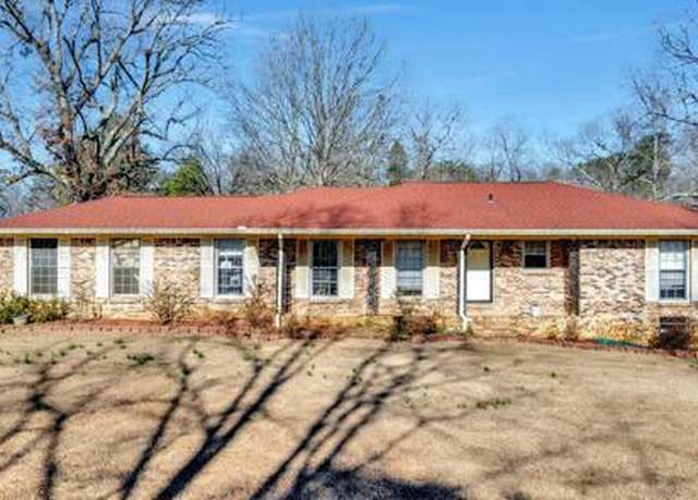 Property at 312 Crescent Cir, Jasper, AL 35503, 3 beds, 2 baths