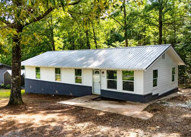 Property at 2214 SW 8 Th Ave, Fayette, AL 35555, 3 beds, 2 baths