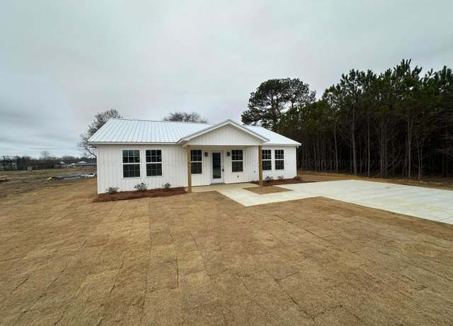 Property at 1225 1st St, Carbon Hill, AL 35549, 3 beds, 2 baths