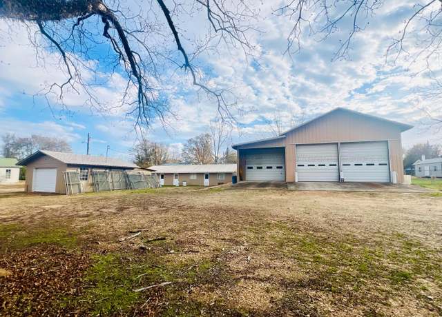 Property at 202 NW 10th Ln, Fayette, AL 35555, 2 beds, 1 bath