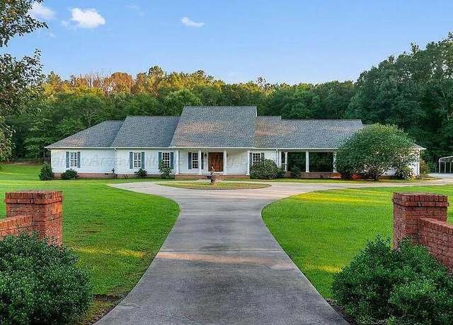 Property at 5746 Old Birmingham Hwy, Jasper, AL 35501, 3 beds, 2.5 baths