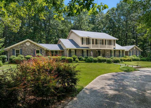 Property at 601 Glen Oaks Cir, Jasper, AL 35504, 4 beds, 4 baths