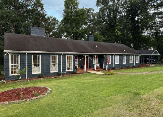 Property at 605 W 6th St, Jasper, AL 35501, 3 beds, 4 baths