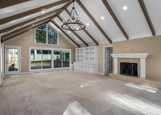 Property at 304 Cherokee Dr, Jasper, AL 35501, 3 beds, 3 baths
