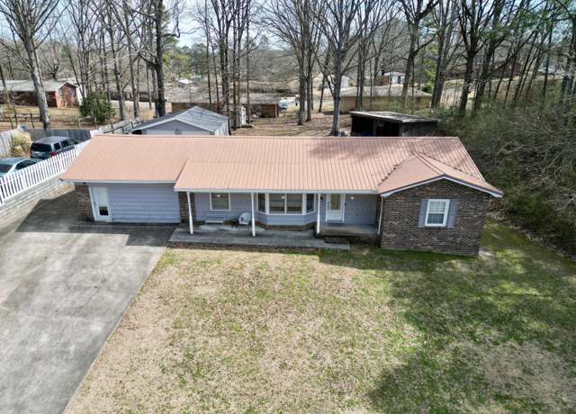 Property at 3311 Oak Cir, Haleyville, AL 35565, 3 beds, 2 baths