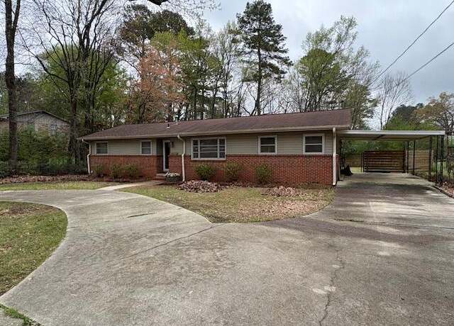 Property at 1201 W 5th St, Jasper, AL 35501, 3 beds, 2 baths