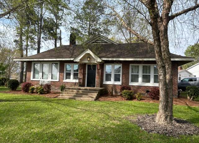 Property at 411 1st Ave, Hamilton, AL 35570, 4 beds, 2 baths