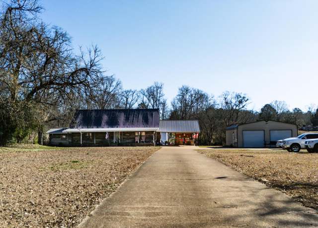 Property at 180 Foothill Rd, Winfield, AL 35594, 3 beds, 3 baths