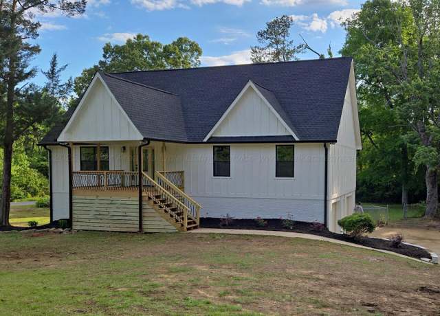 Property at 702 N Airport Rd, Jasper, AL 35504, 4 beds, 3 baths