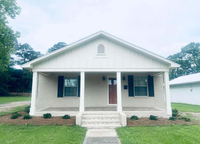 Property at 114 NW 2nd St, Fayette, AL 35555, 2 beds, 2 baths