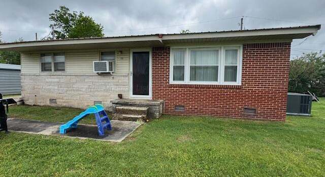 Photo of 32 Jackson St, Phil Campbell, AL 35581