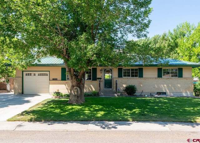 Property at 1400 Bristol Dr, Montrose, CO 81401, 5 beds, 2.5 baths